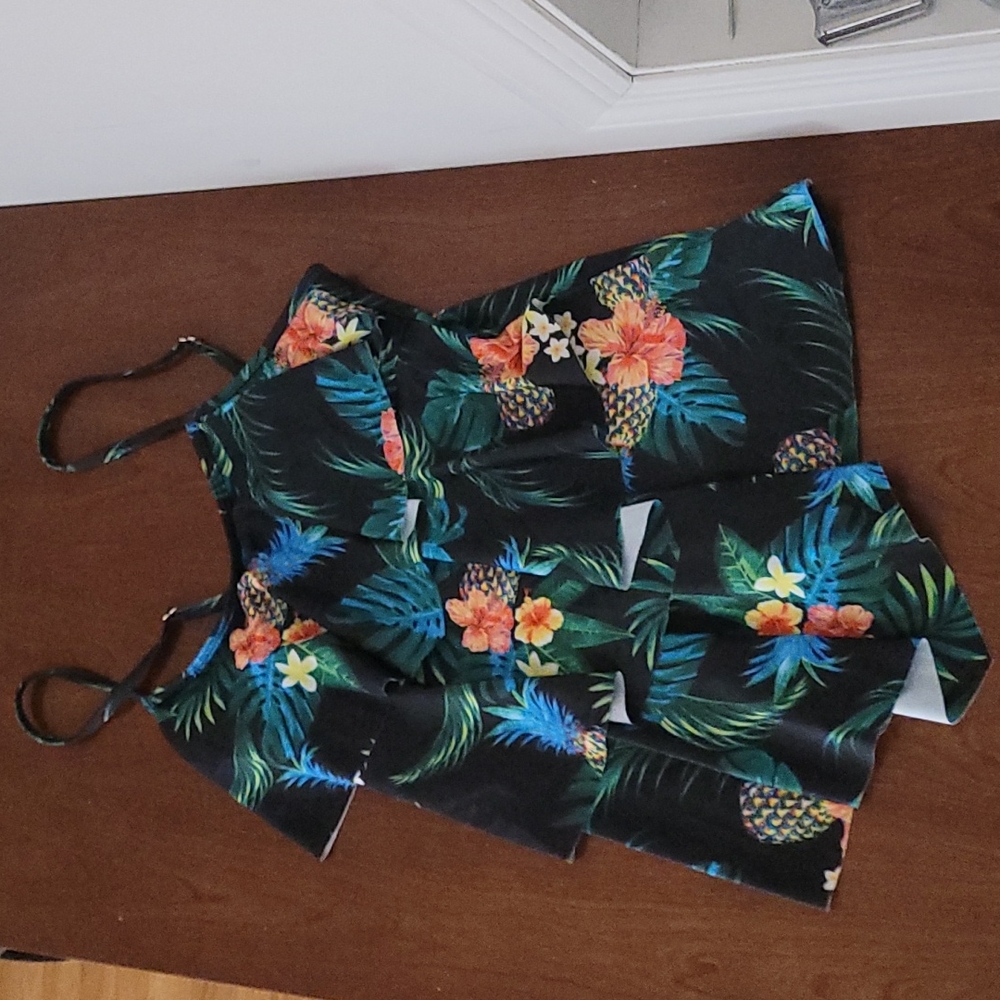 Nwt bathing suit top, tropical, size medium